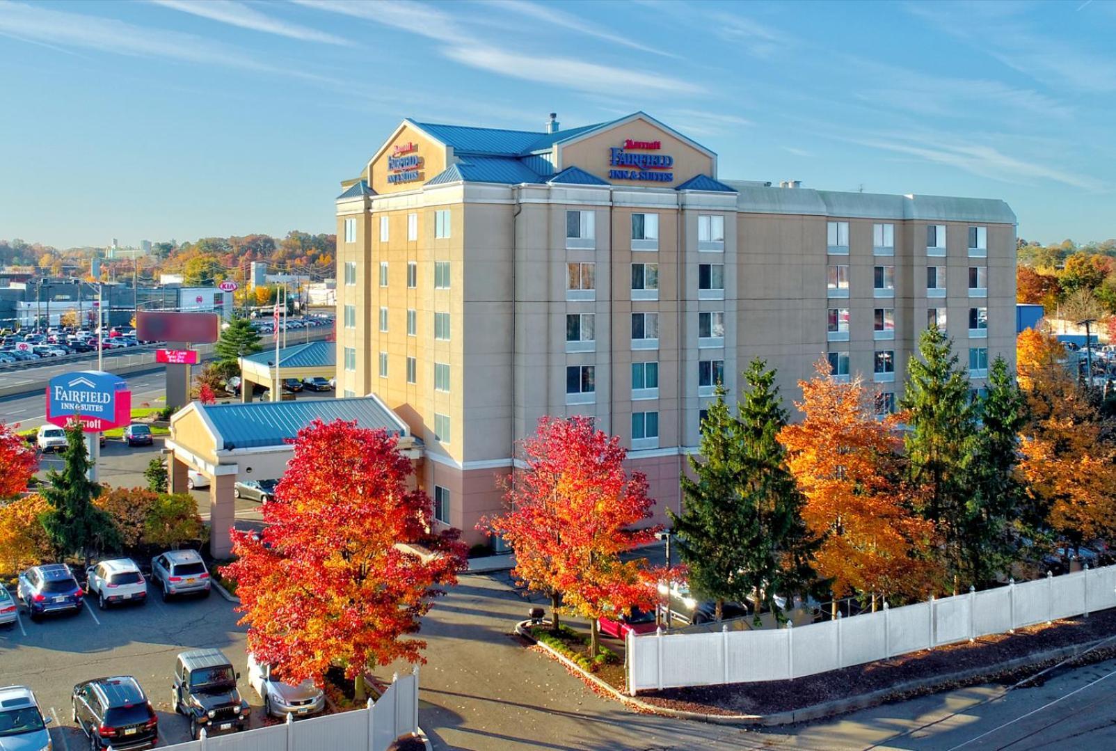 Fairfield Inn & Suites Woodbridge Avenel Exterior photo