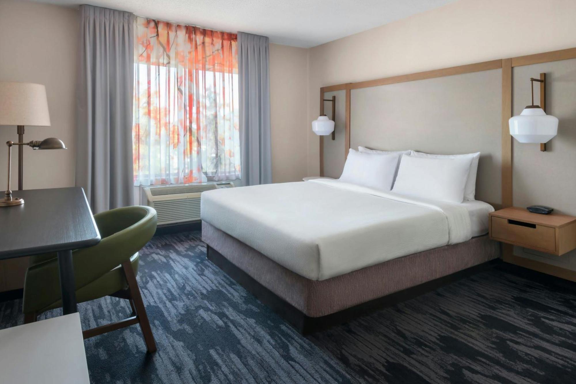 Fairfield Inn & Suites Woodbridge Avenel Exterior photo
