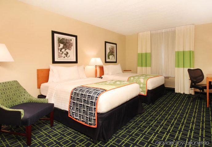 Fairfield Inn & Suites Woodbridge Avenel Exterior photo
