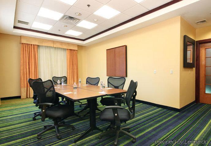 Fairfield Inn & Suites Woodbridge Avenel Exterior photo